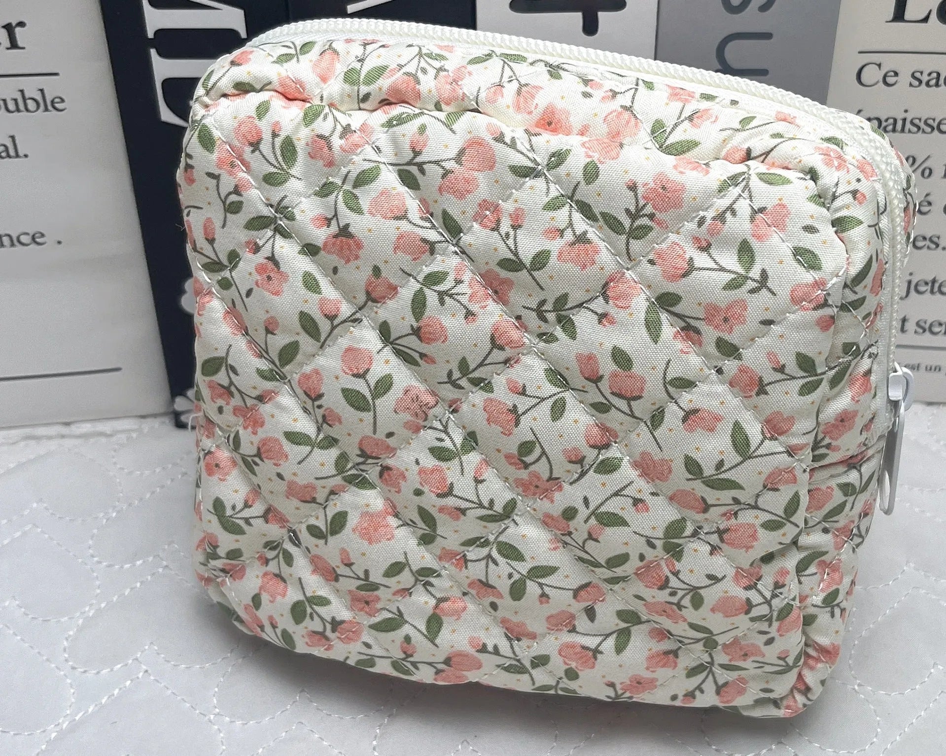 Cute Change women's polyester key storage bag in a floral pattern with sewing thread detail.