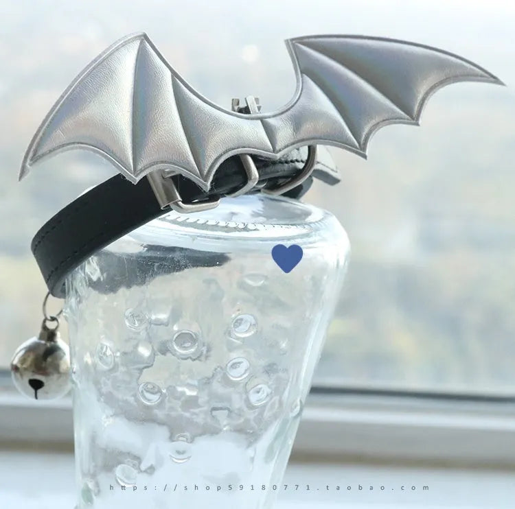 Dog collar with small devil wings design in patent leather satin material