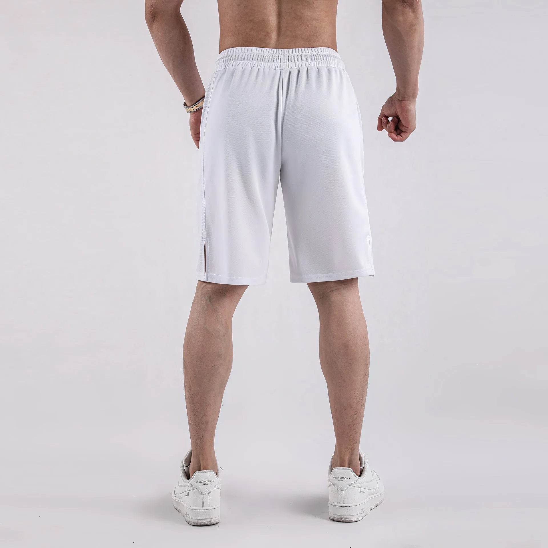 Men's white quick-drying mesh shorts with elastic waist and capri length for summer sports