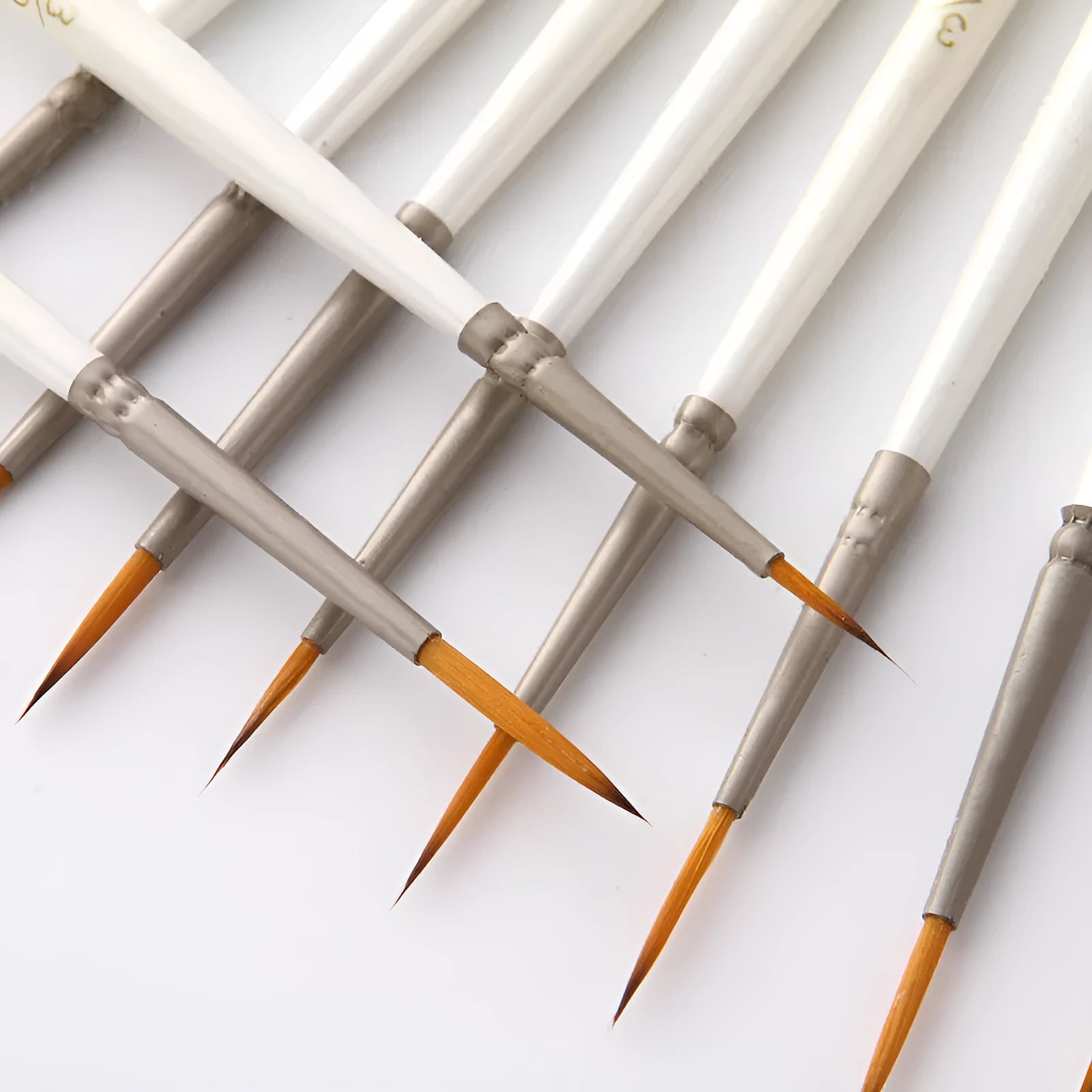 Pearl white fluorescent marker set with nylon wool hook tips for watercolour, acrylic, and oil painting.