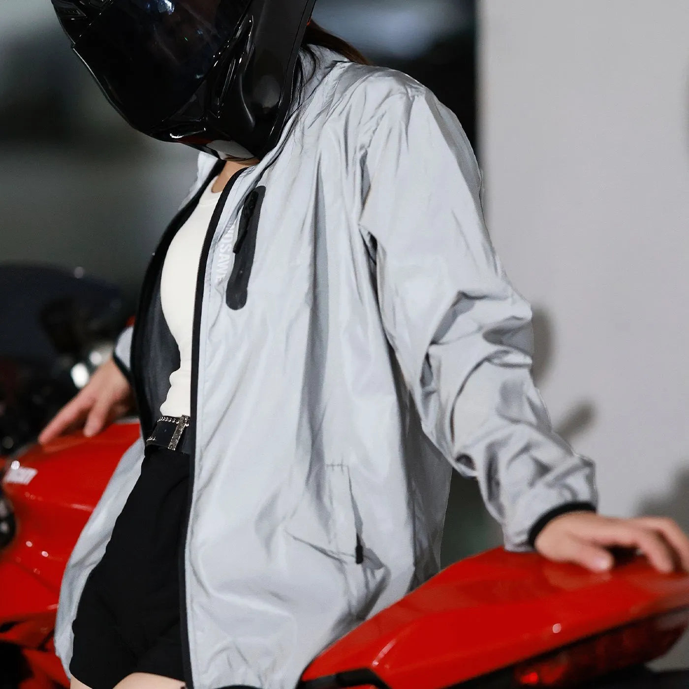 Silver waterproof windproof polyester long sleeved top coat with Asian and European size options