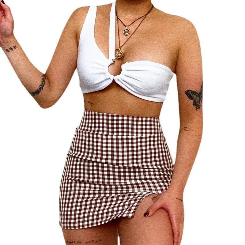 Solid colour ribbed knit short length suspender crop top with hollow out double strap front