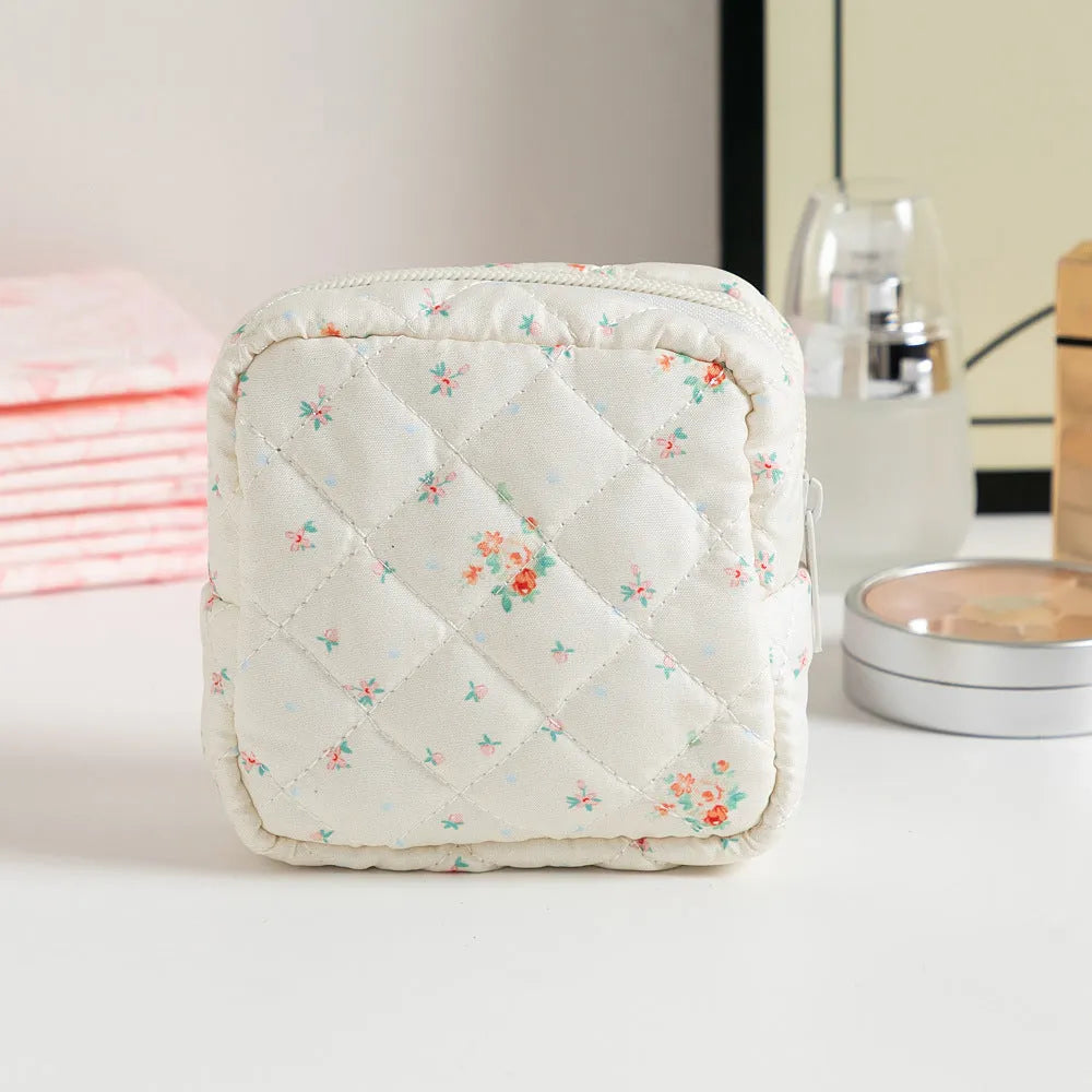 Cute Change women's polyester key storage bag in a floral pattern with sewing thread detail.