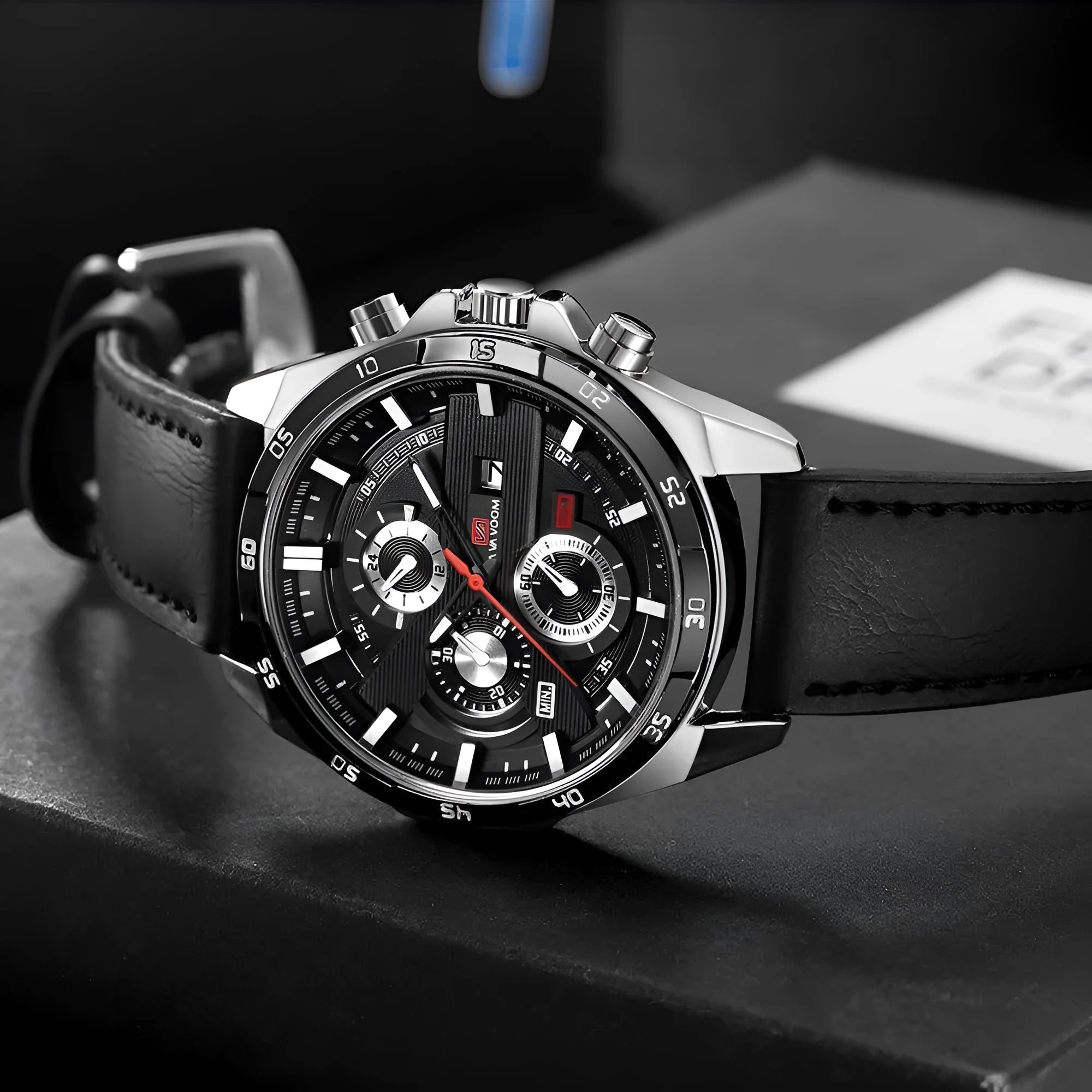 Men's waterproof business calendar quartz watch with leather strap and metal case in various colour options