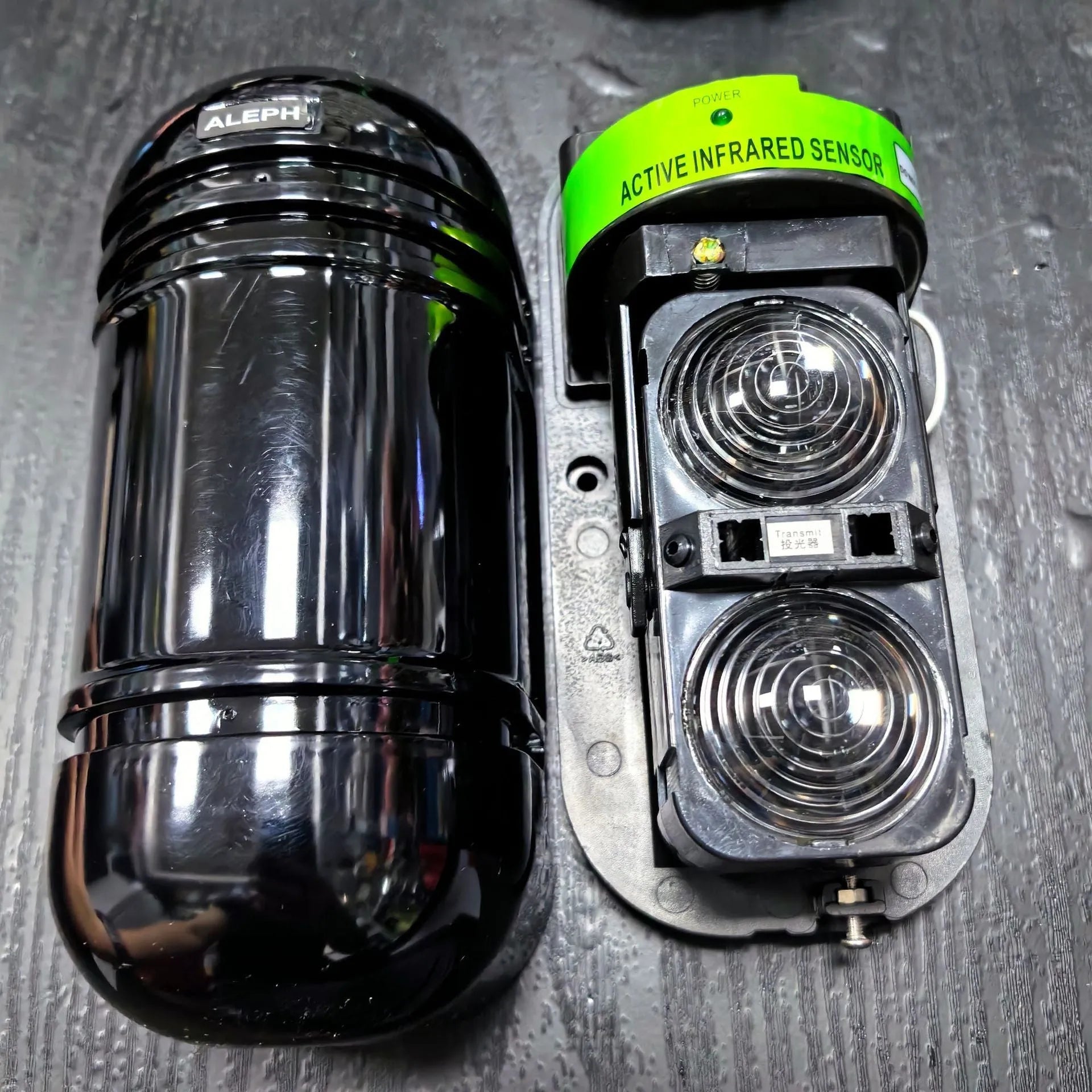 Black infrared anti-theft alarm detector with two beams for 150-metre perimeter security