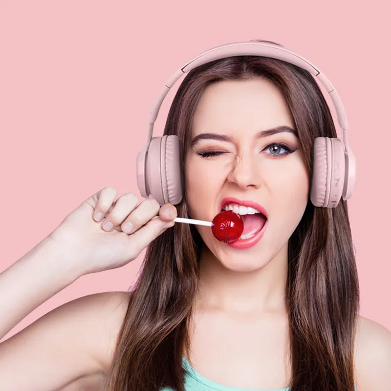 Wireless children's headphones with RGB lights in bunny pink or purple colour