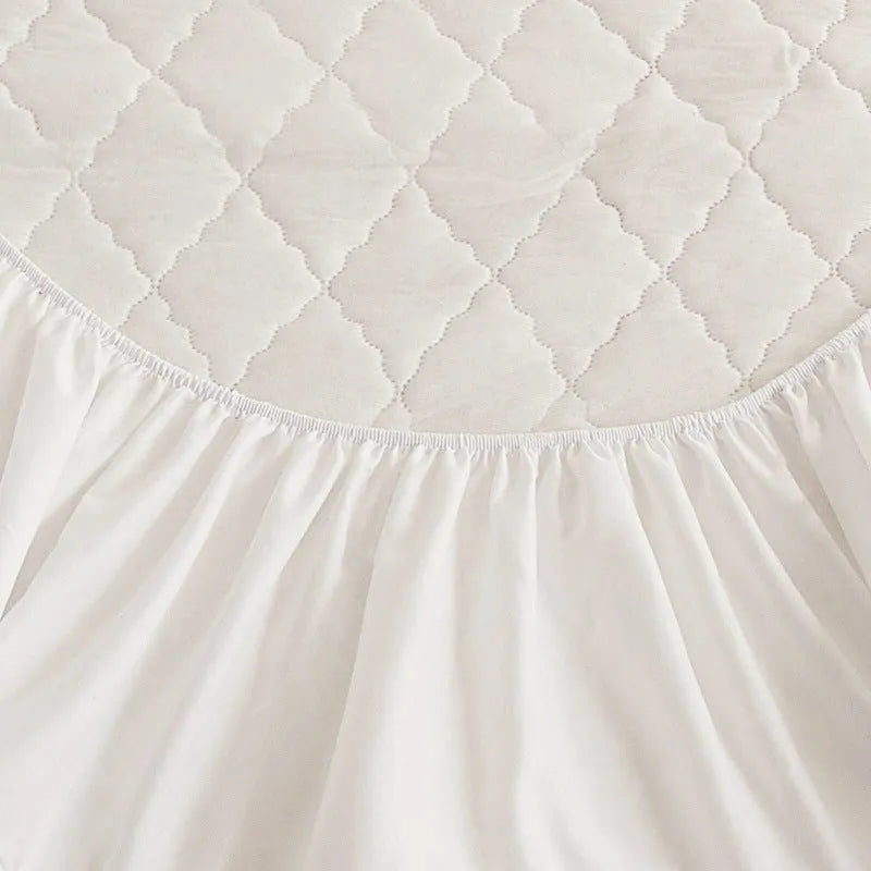 Diamond lattice quilted waterproof mattress protector set with fitted sheet and pillowcases in bamboo fibre