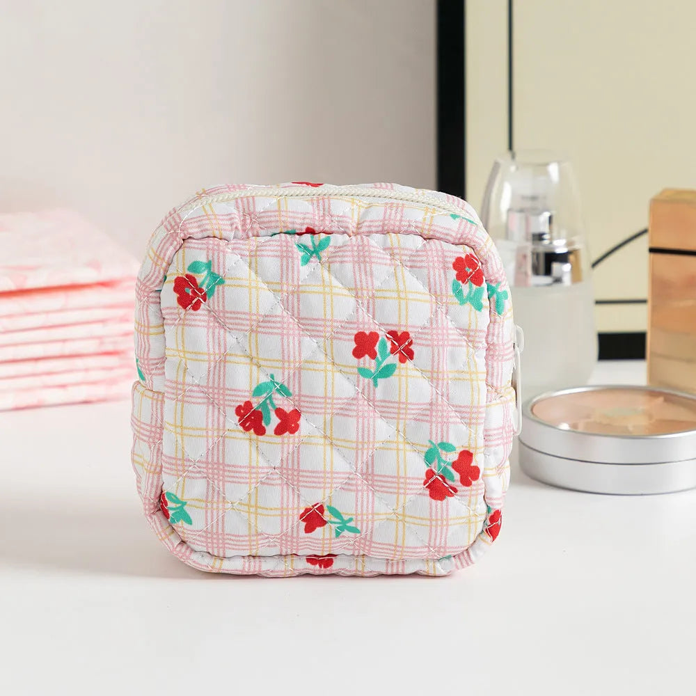 Cute Change women's polyester key storage bag in a floral pattern with sewing thread detail.