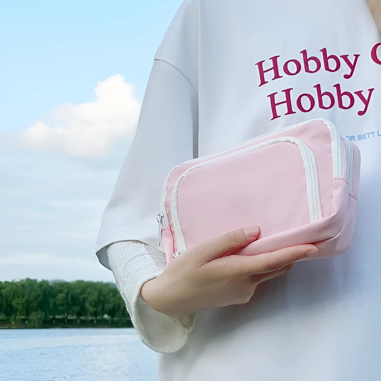 Double layer pencil case in blue, pink, green or cream with gift handle and 215x135x85mm dimensions