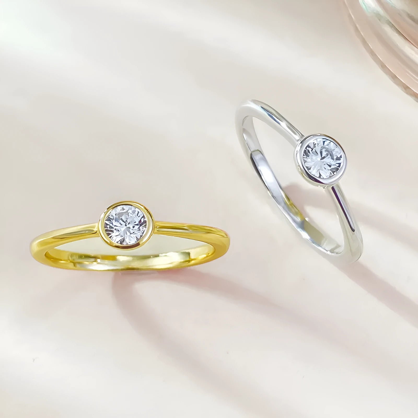 Minimalist crown shaped silver ring with linear elements in Korean Ins style