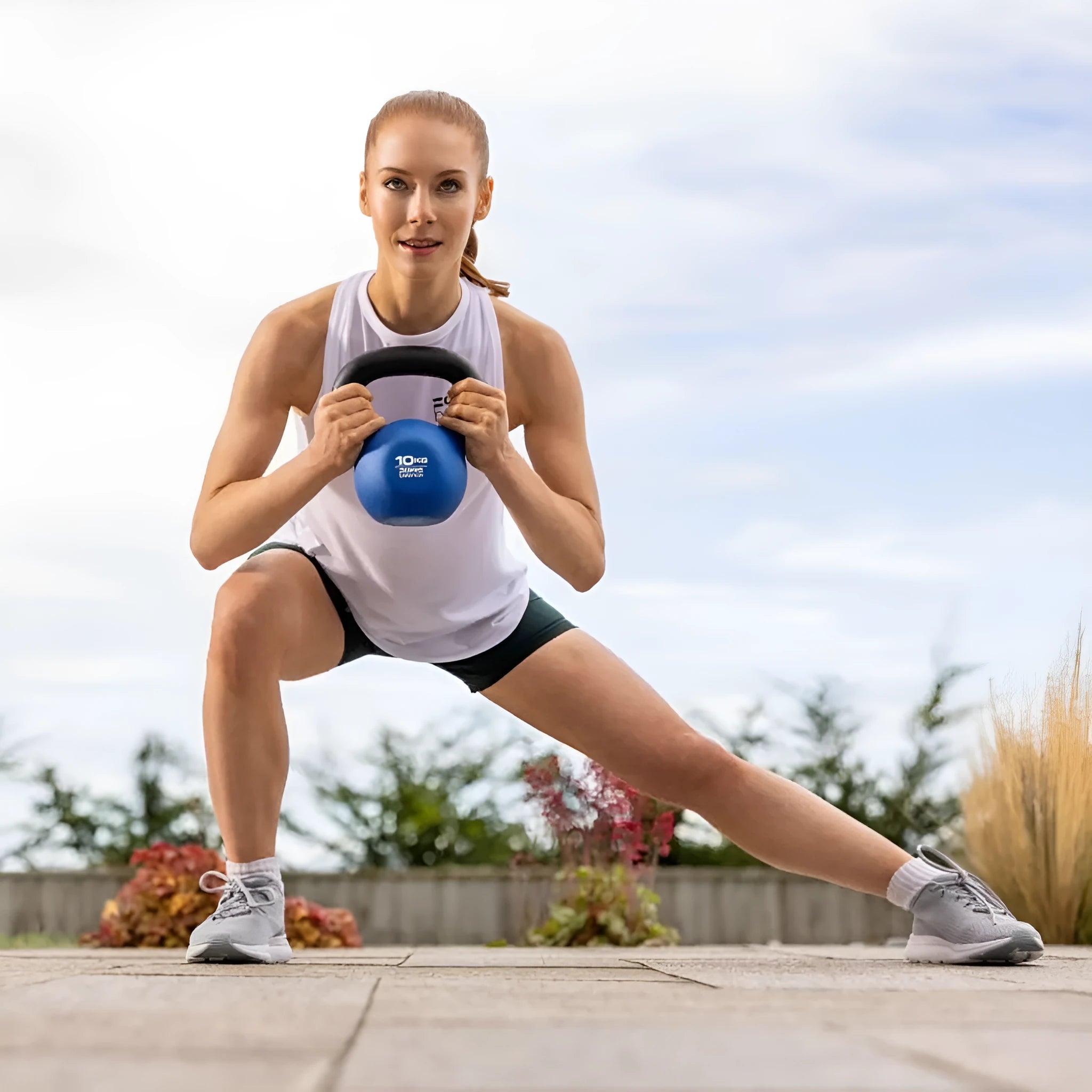 Blue cast iron teapot-shaped dumbbell kettlebell weighing 10 kg on a plain background.