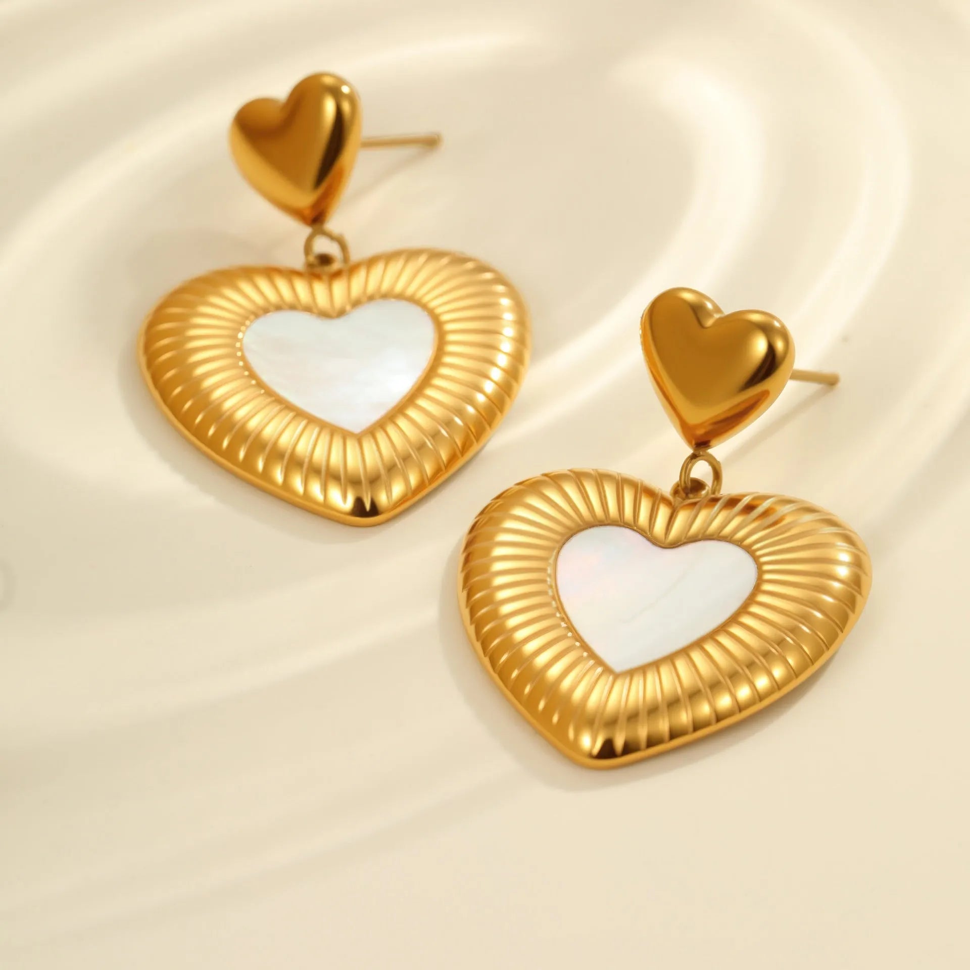 Women's stainless steel heart earrings with 18K gold electroplating and fritillary design elements