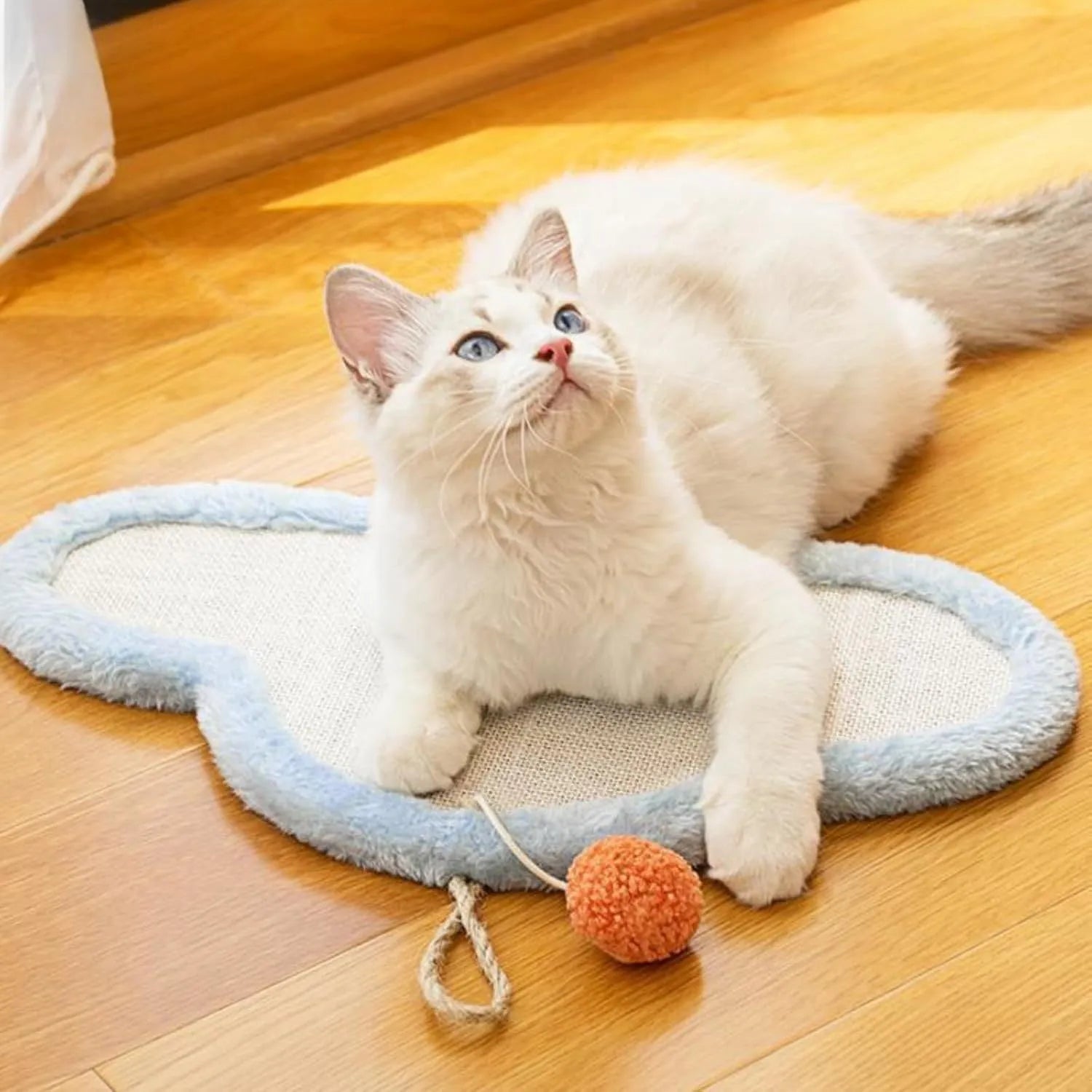 Natural sisal cat scratching mat with sleeping cat design measuring 410x210mm