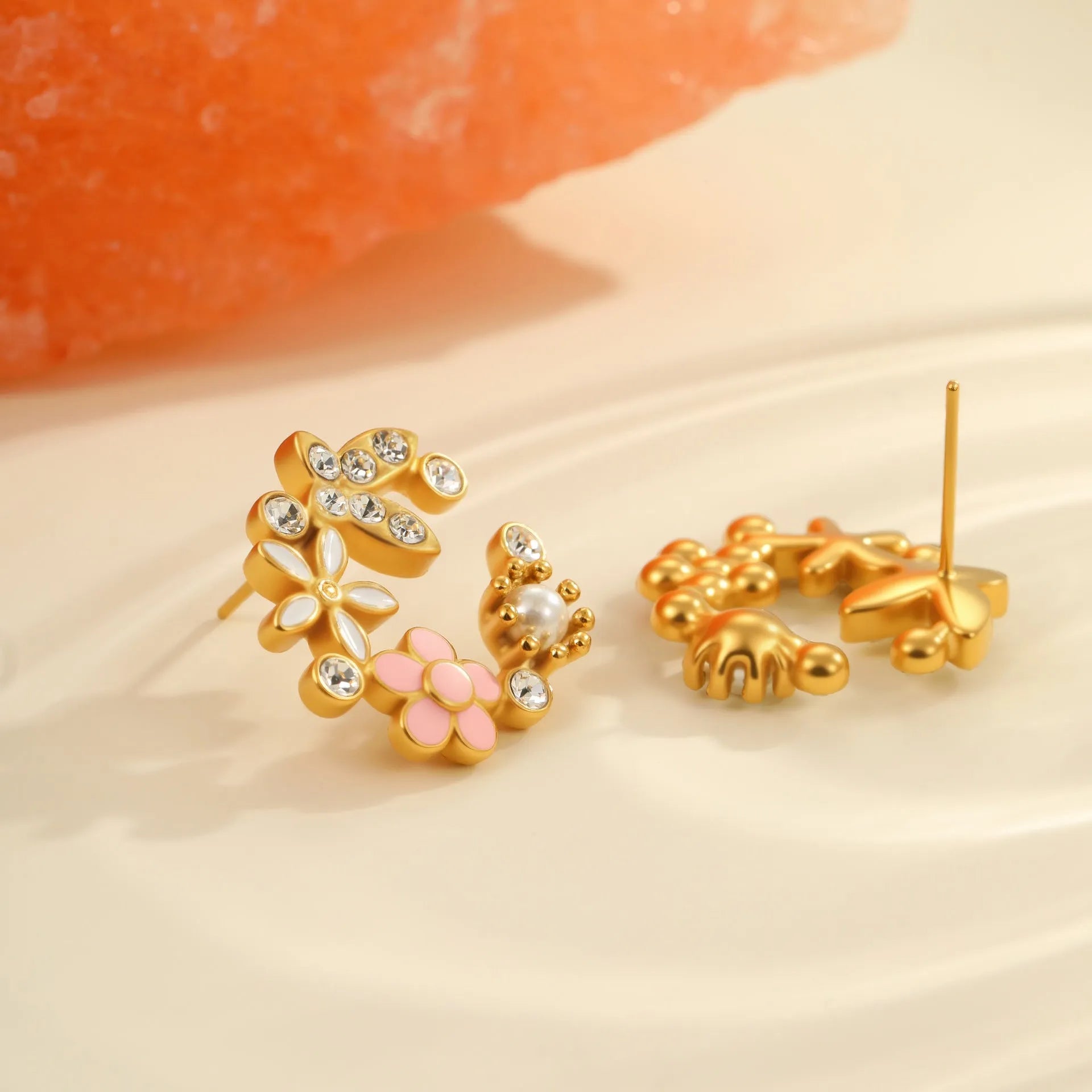 Women's stainless steel flower stud earrings with 18K gold electroplating and colourful oil treatment