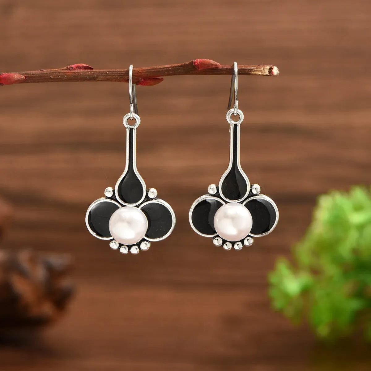 Silver retro design women's earrings made from alloy with electroplating finish
