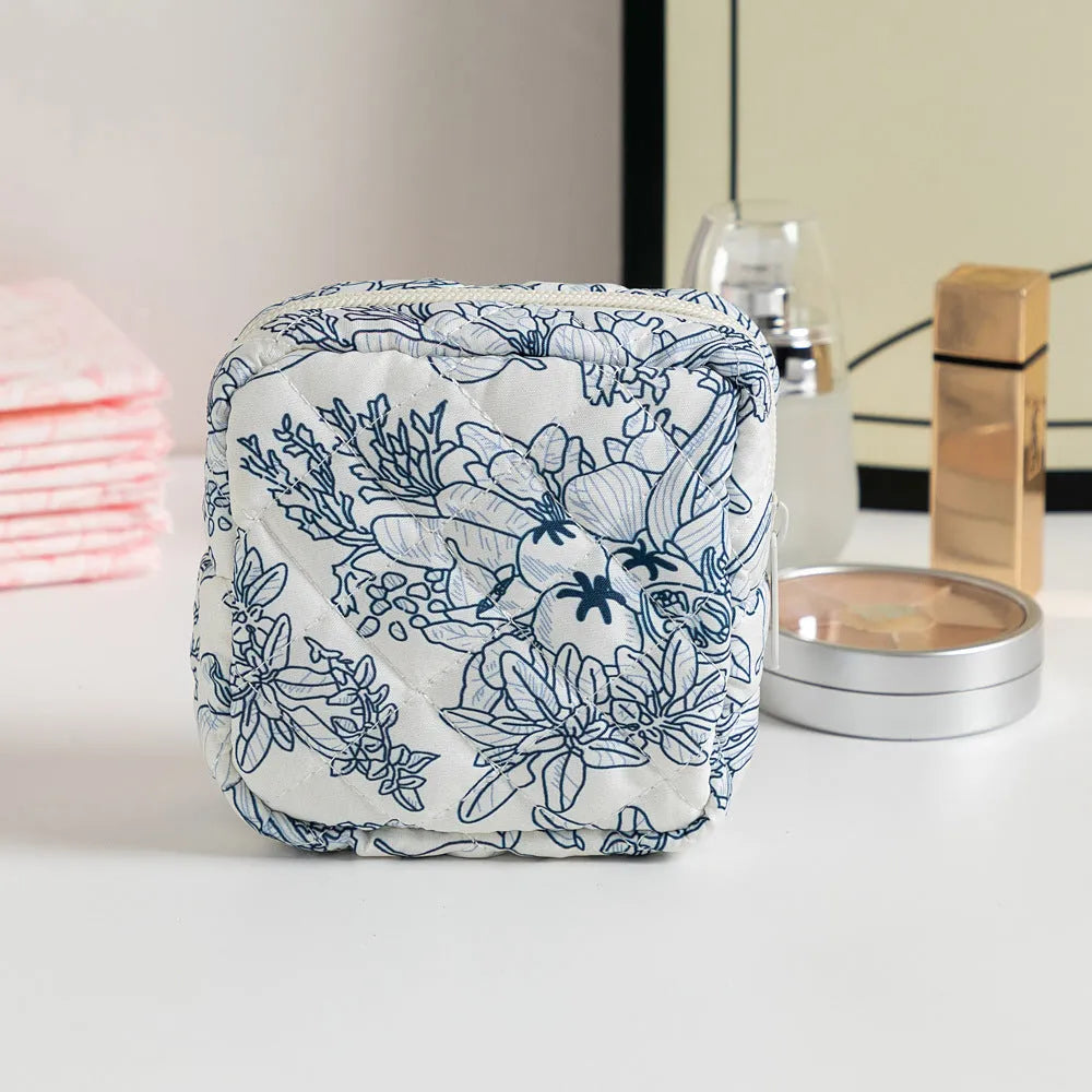 Cute Change women's polyester key storage bag in a floral pattern with sewing thread detail.