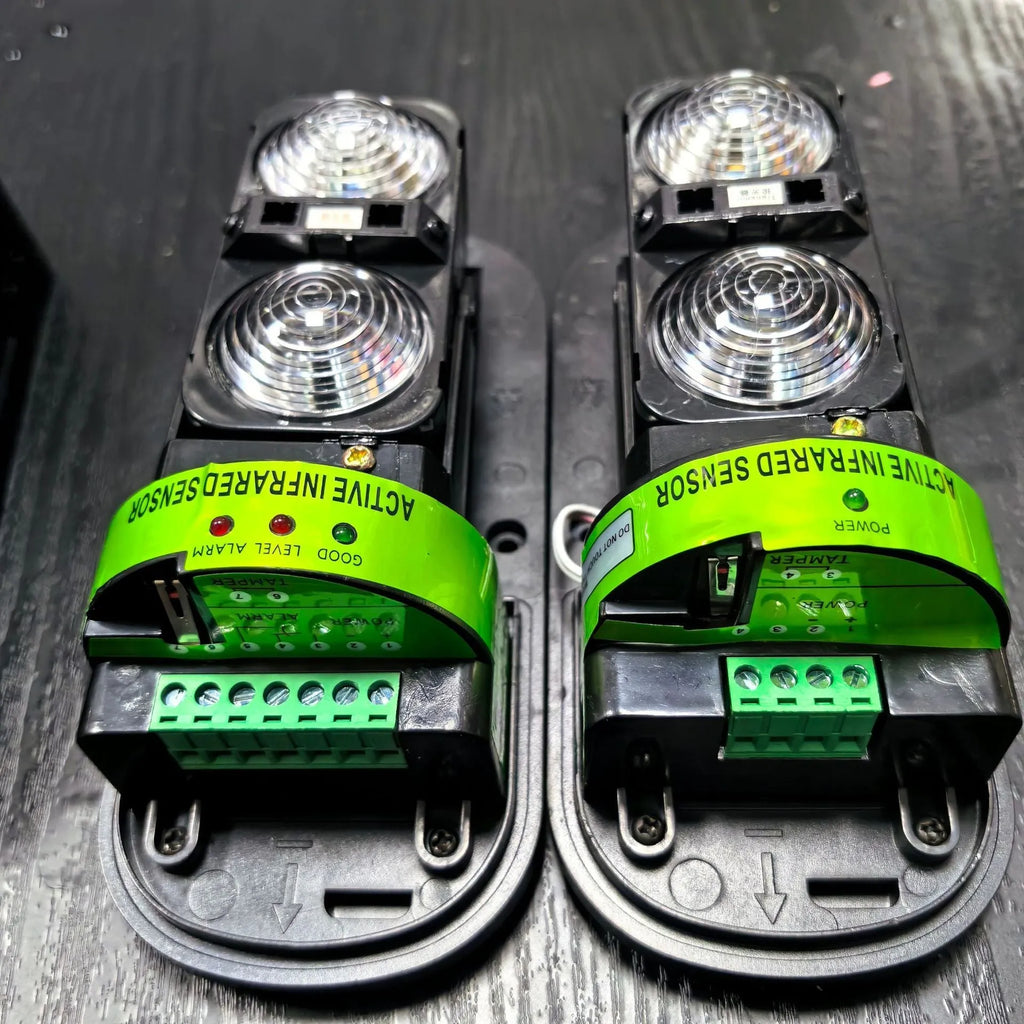 Black infrared anti-theft alarm detector with two beams for 150-metre perimeter security