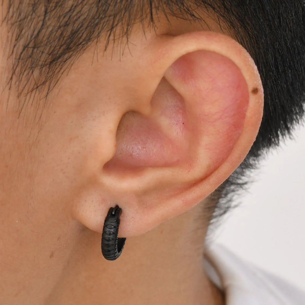 Stainless steel ear ring with a geometric snake pattern in a black finish.