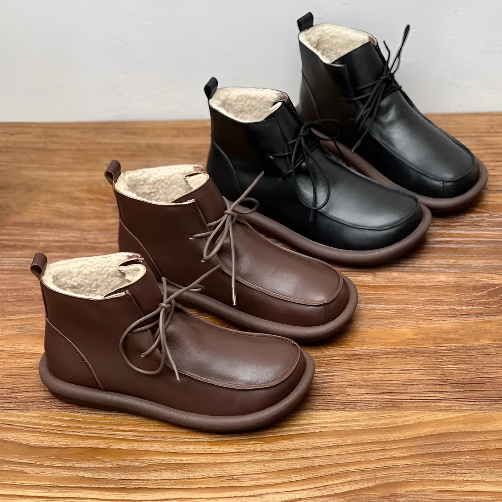 Women's extra-thick velvet warm cowhide boots in black with flat heel and round toe shape