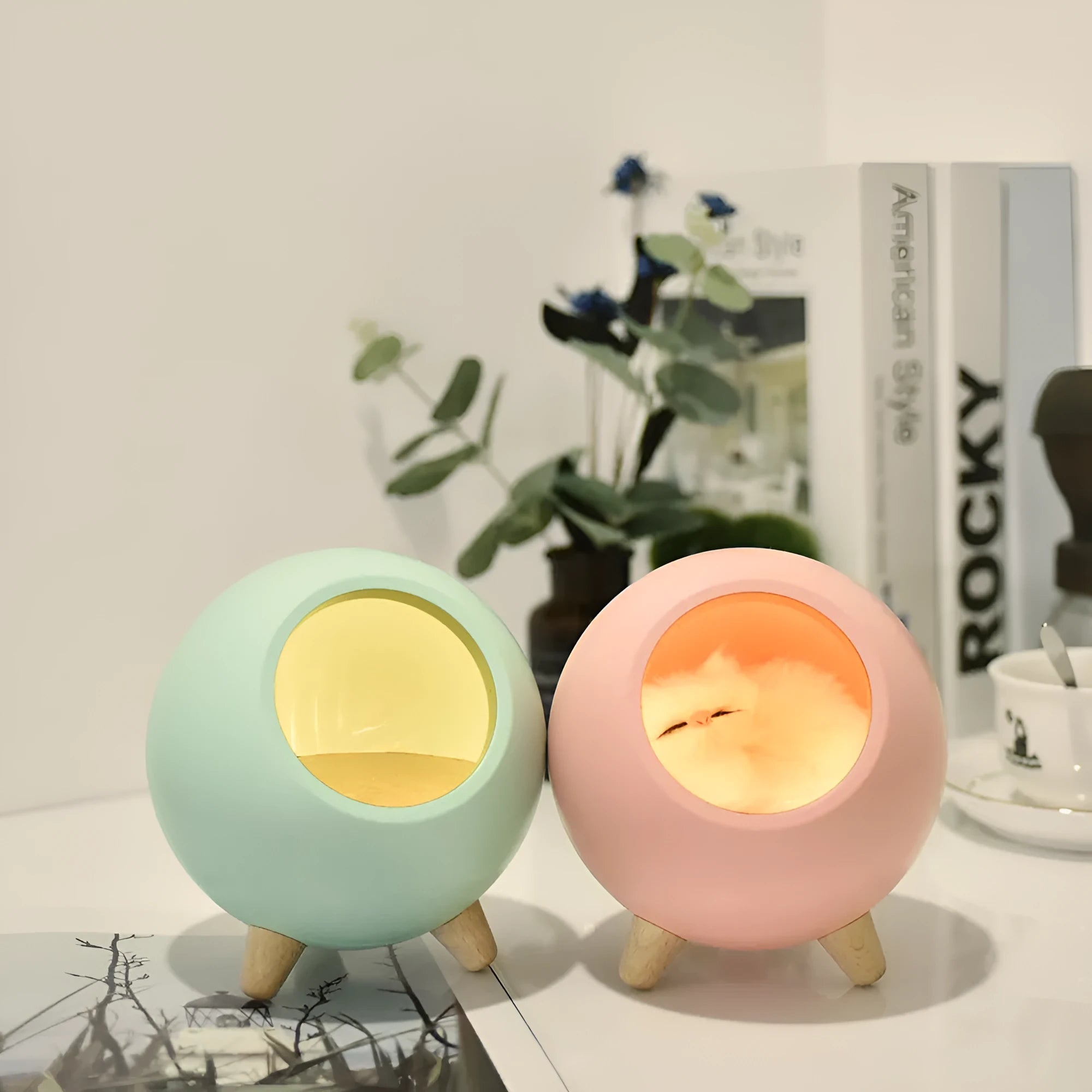 Creative cute cat house atmosphere table lamp in pink ABS shade, compact 130mm size, with USB cable