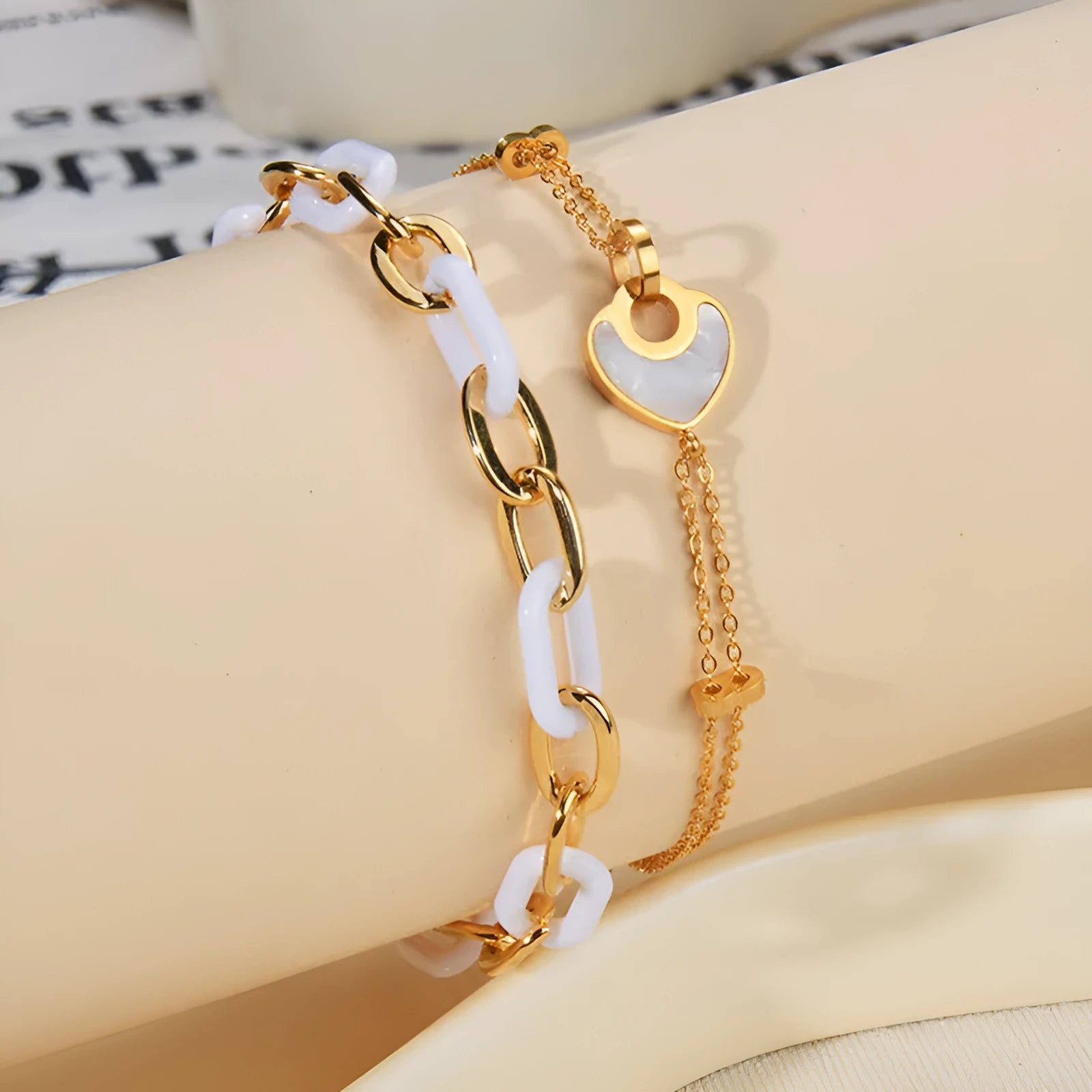 Women's stainless steel and resin bracelet with double-layer heart design in ins style