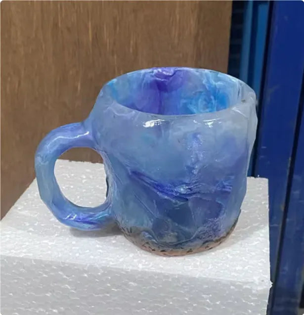 Clear resin coffee mug with handle showing internal crystal structure, 400ml capacity.