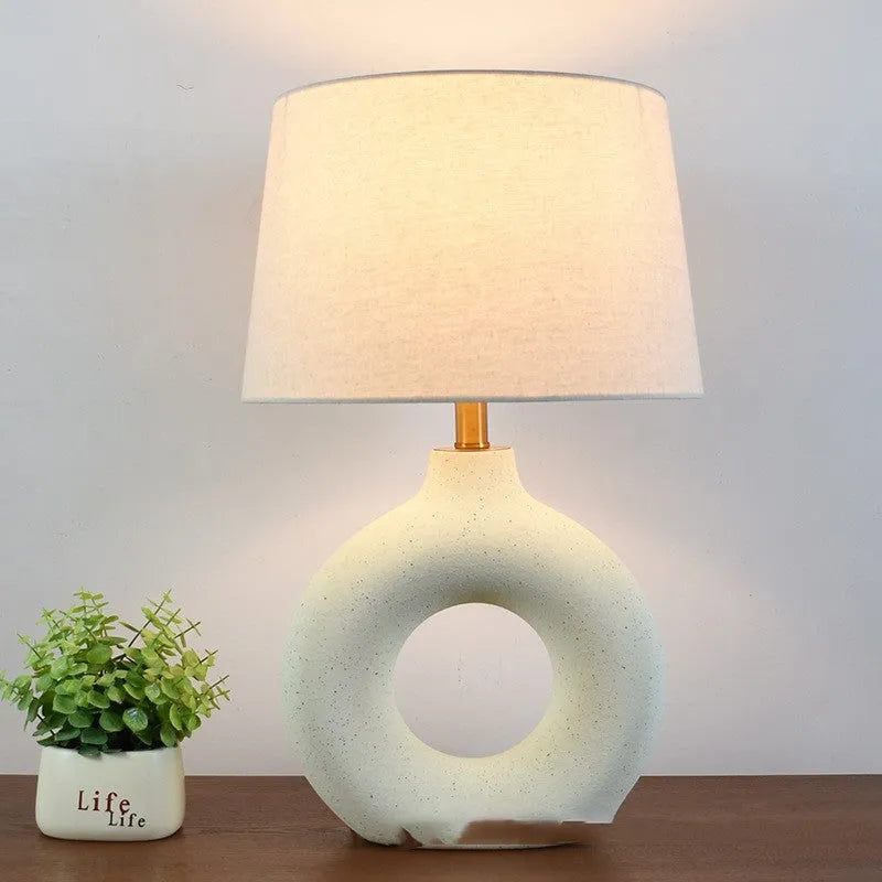 Feng Pottery Pot Japanese-style ceramic table lamp in small white or black with button switch