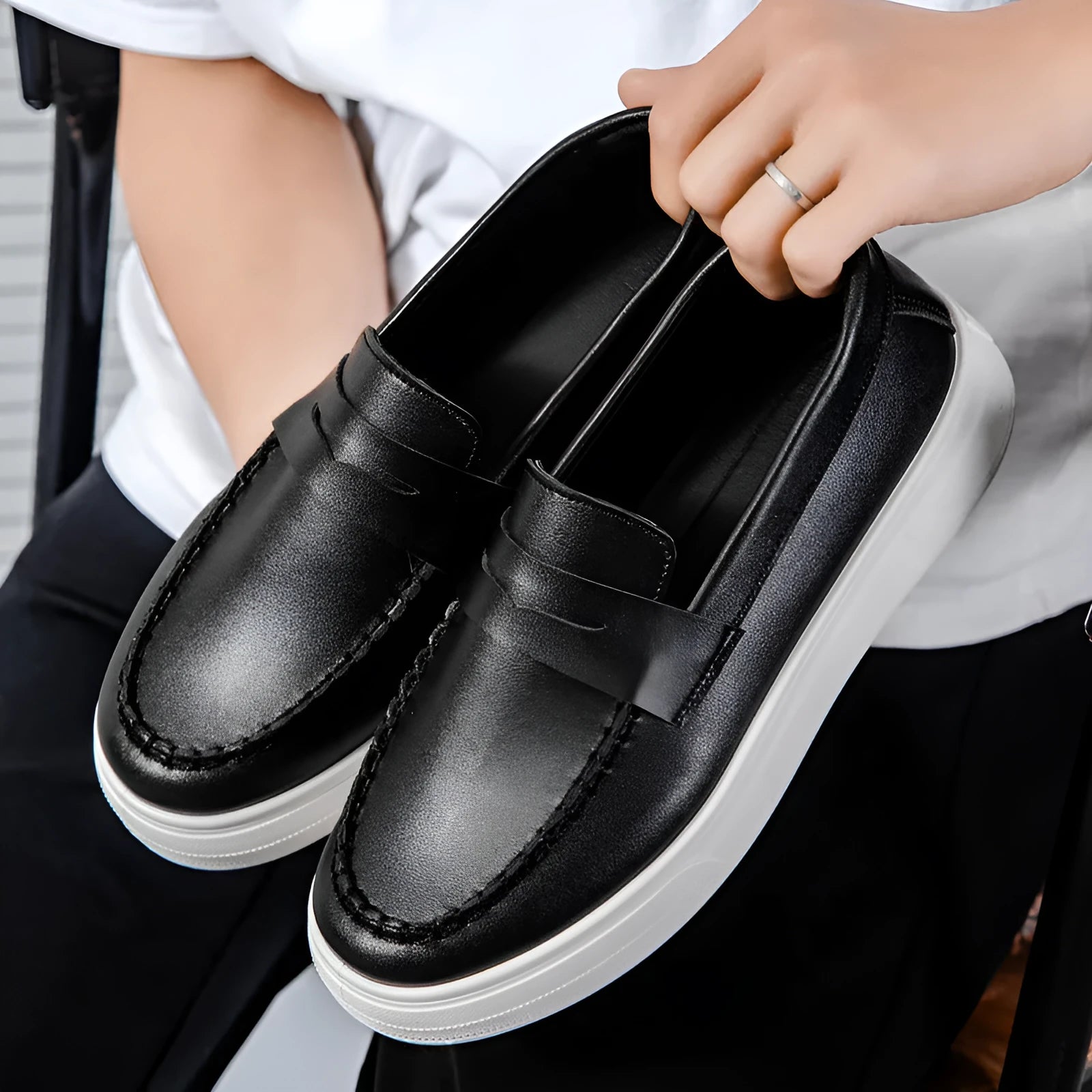 British style casual shoes in artificial PU leather with round toe design