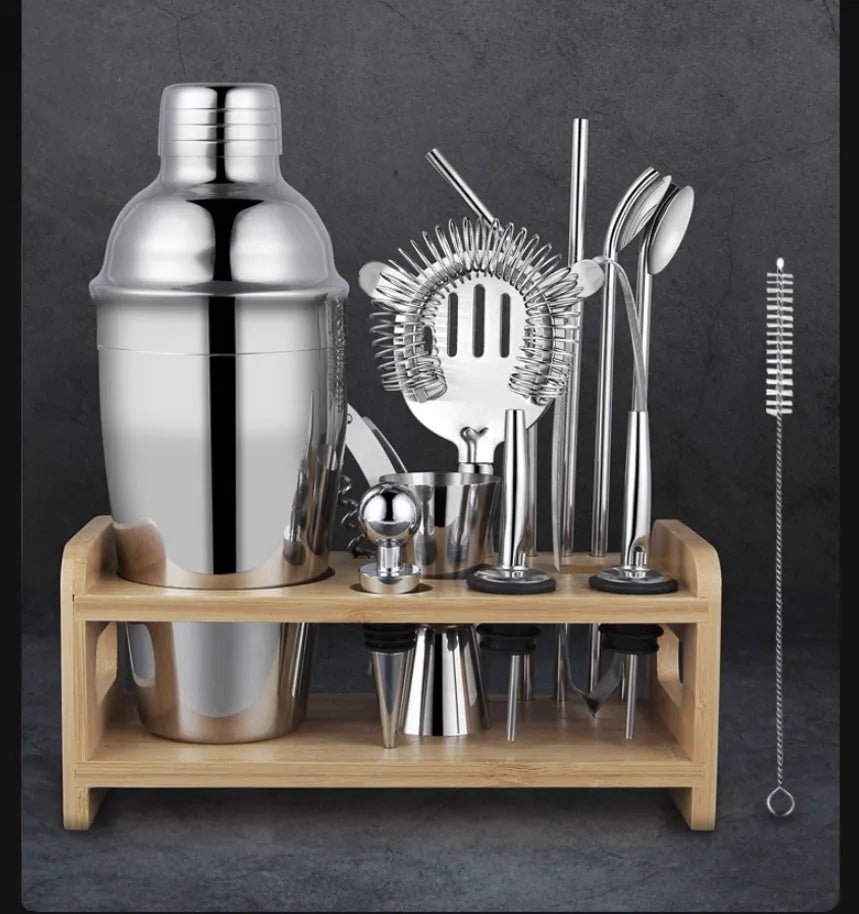 23-piece stainless steel cocktail set in European-style acrylic case with bartending tools