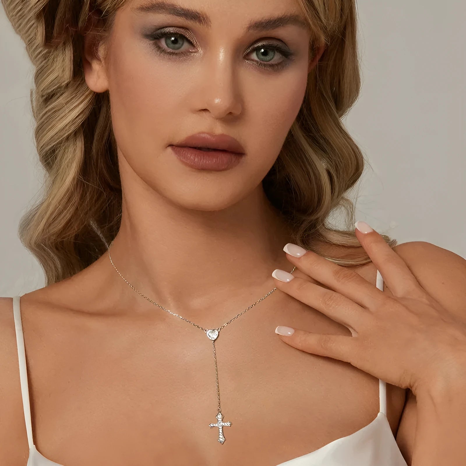 Silver V-neck cross pendant necklace on O-ring chain, colour BSN384