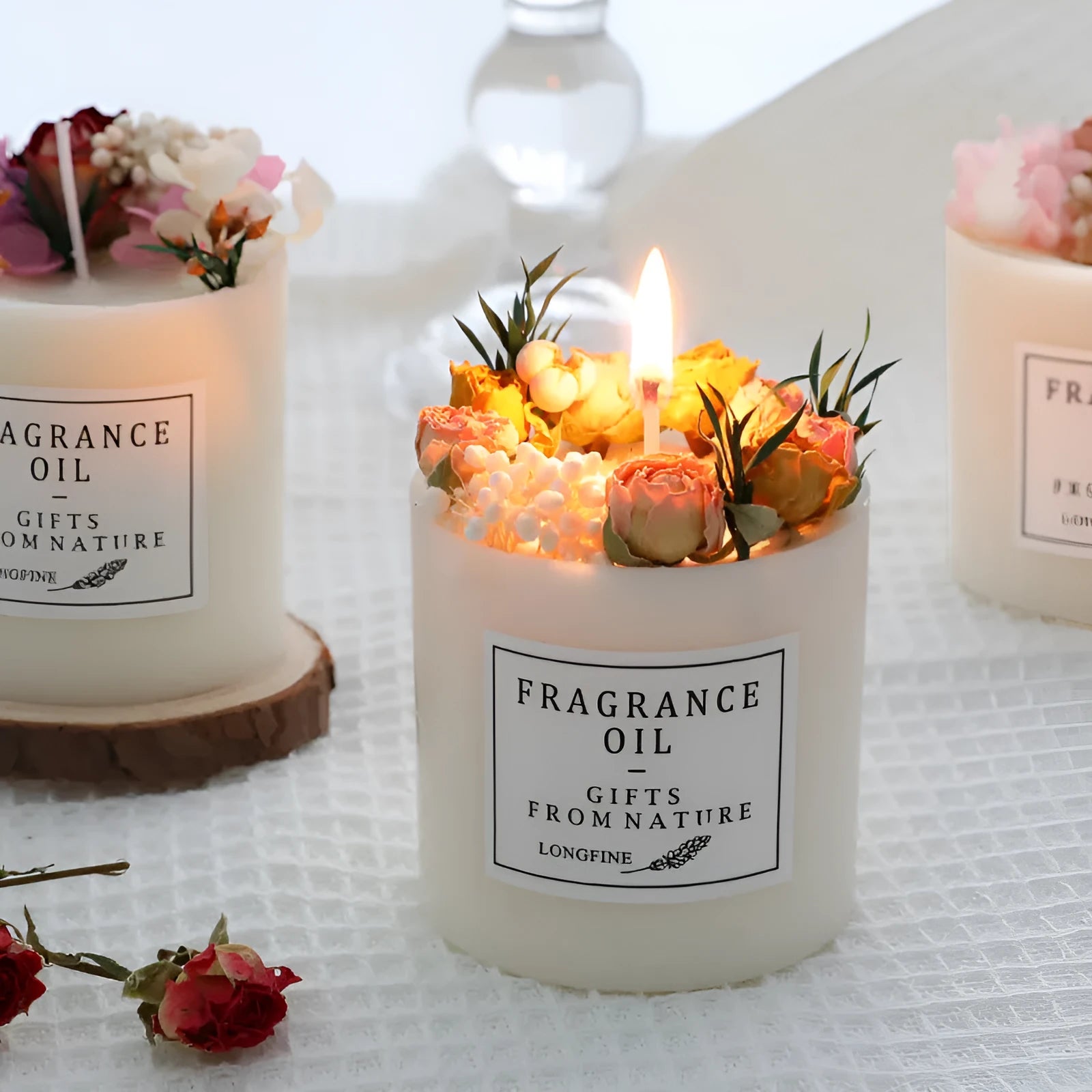Dried flower decor aromatic candle in choice of scents, 330g, with optional gift box and wooden base.
