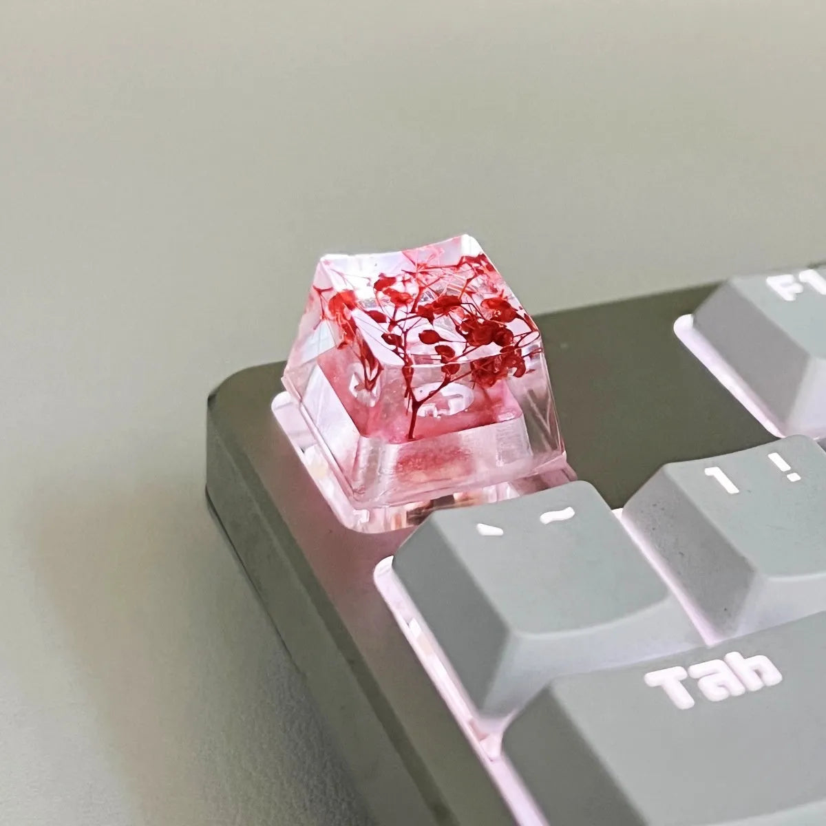 High transparency resin keycap with starry sky design for mechanical keyboards in four colour options