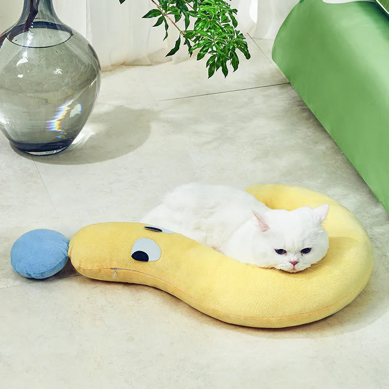 Blue or yellow rectangular pet pillow measuring 62 cm by 39 cm for small dogs and cats.