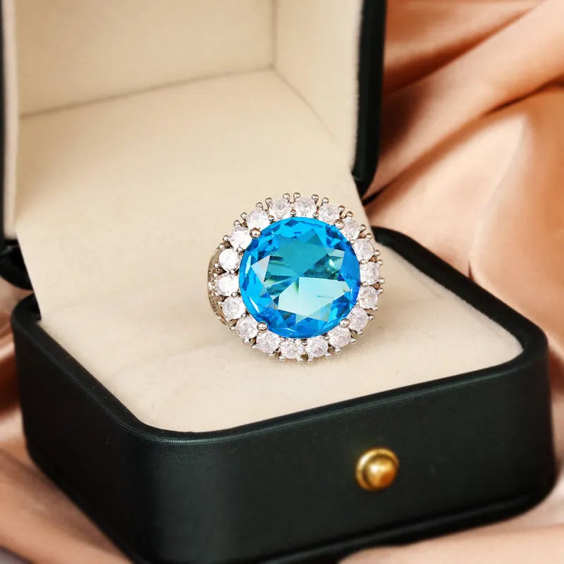 Italian Court retro hollow women's ring in white steel electroplated brass with filigree openwork design