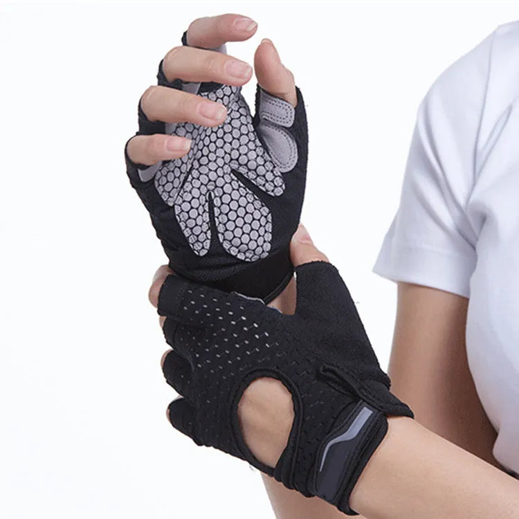 Nylon fitness gloves in black with wristband for dumbbell and horizontal bar exercises