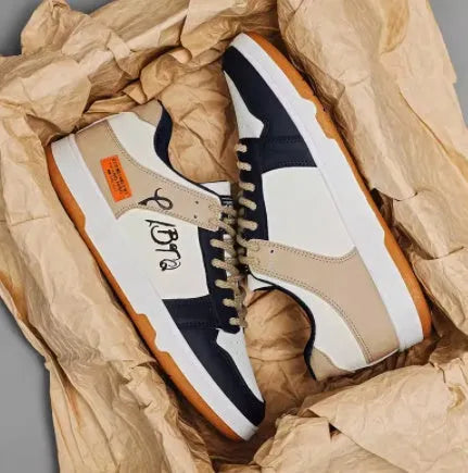 Lace-up casual sneakers in youth fashion style with wear-resistant soles