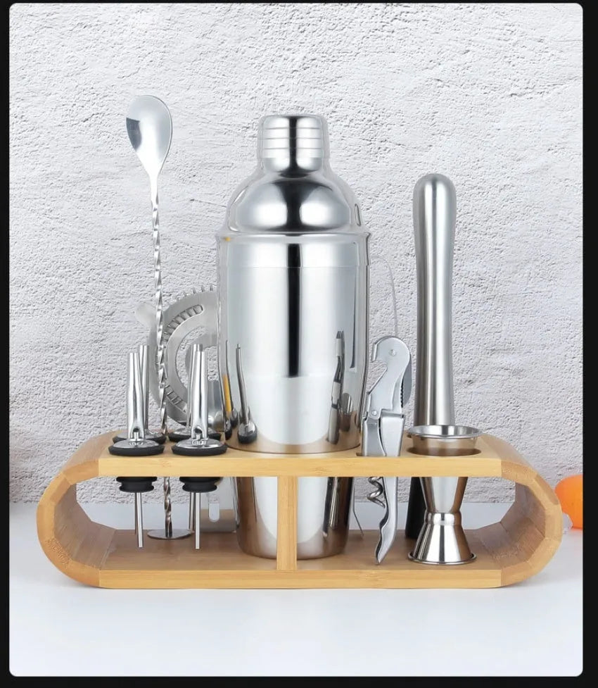 23-piece stainless steel cocktail set in European-style acrylic case with bartending tools