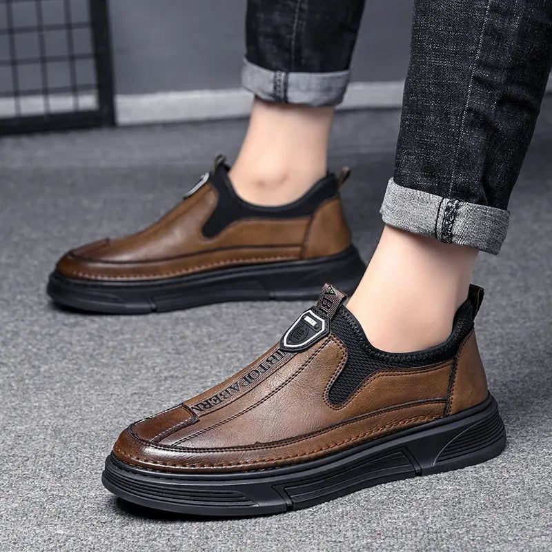 Men's black leather casual Oxford shoes with round toe and lace-up front on a white background.