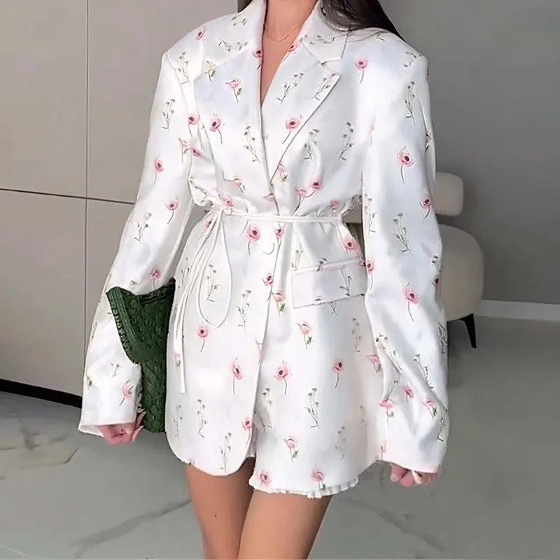 Women's collar suit jacket with lace-up adjustable waist in apricot colour
