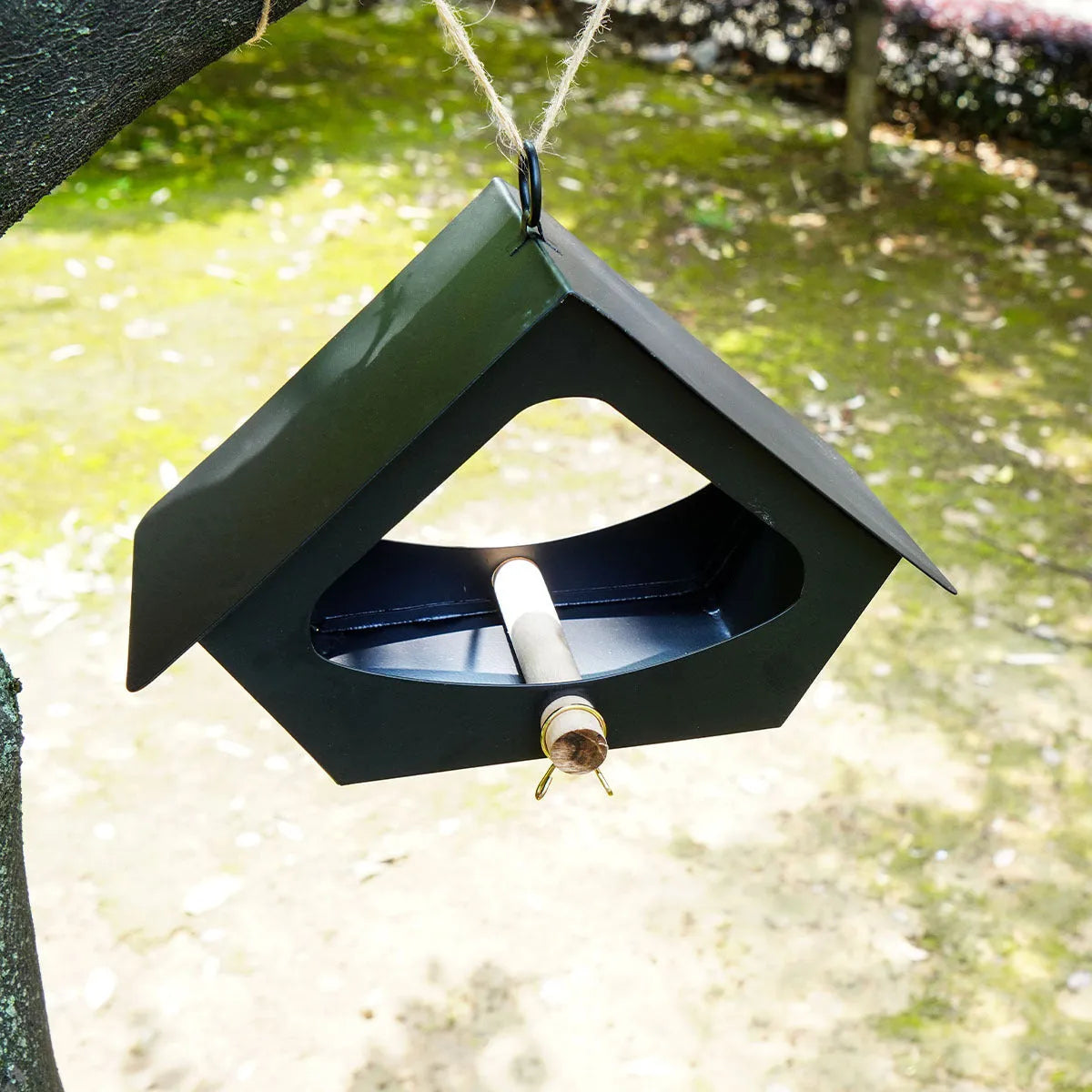 European-style iron bird nest feeder with anti-rain roof in modern simple design for garden decoration.