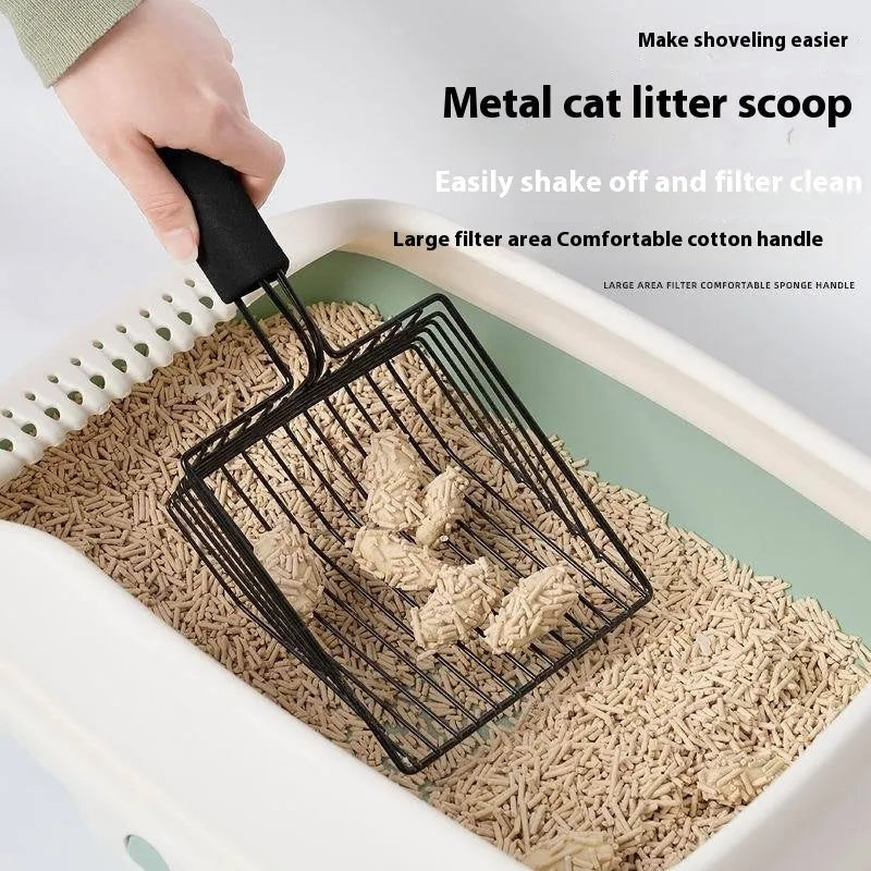 Black alloy cat litter scoop with 0.8cm gaps between tines for waste sifting