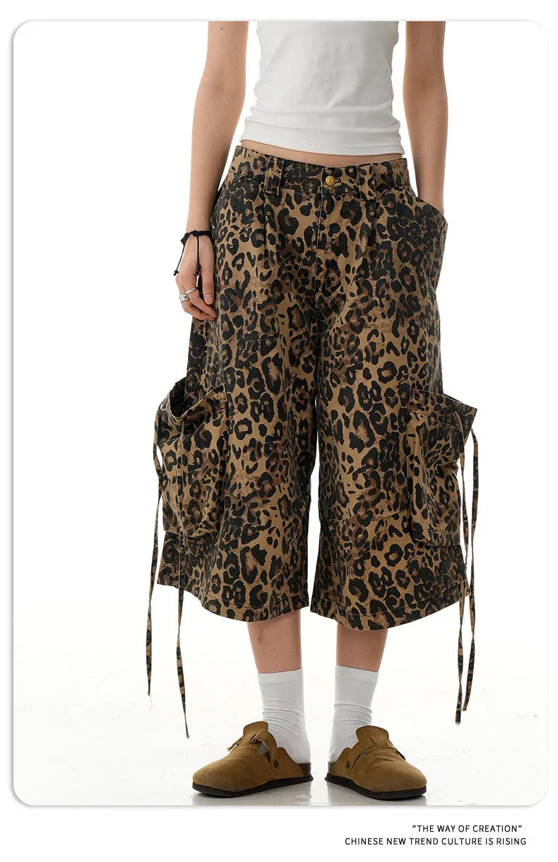 Leopard print cotton cropped pants with high waist and loose straight fit