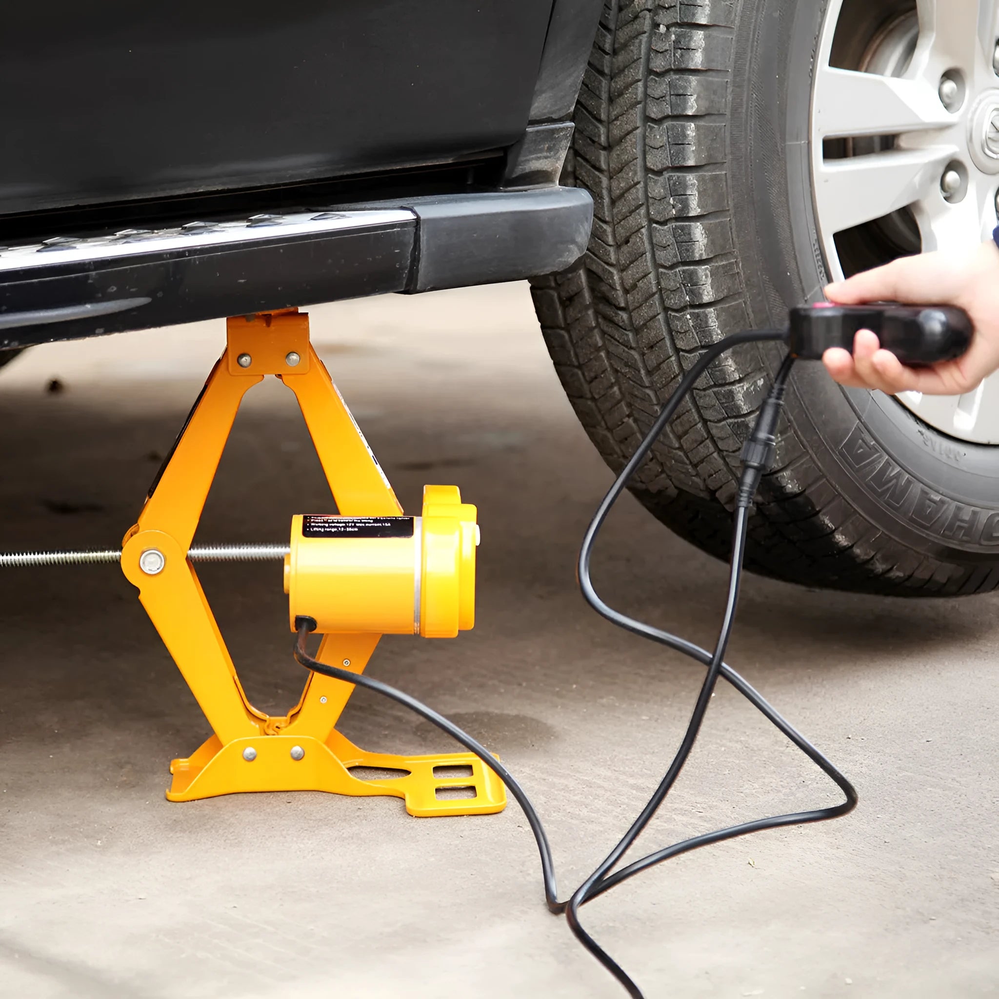 TY002 electric vehicle jack kit with 2 tonne capacity shown next to car tyre