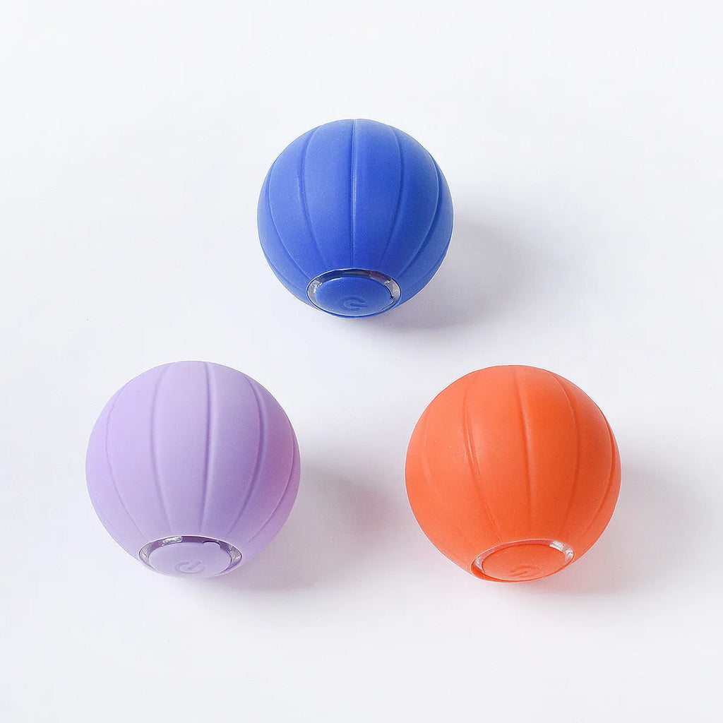 Orange smart bouncing silicone ball toy for cats 4.2cm diameter with USB rechargeable port