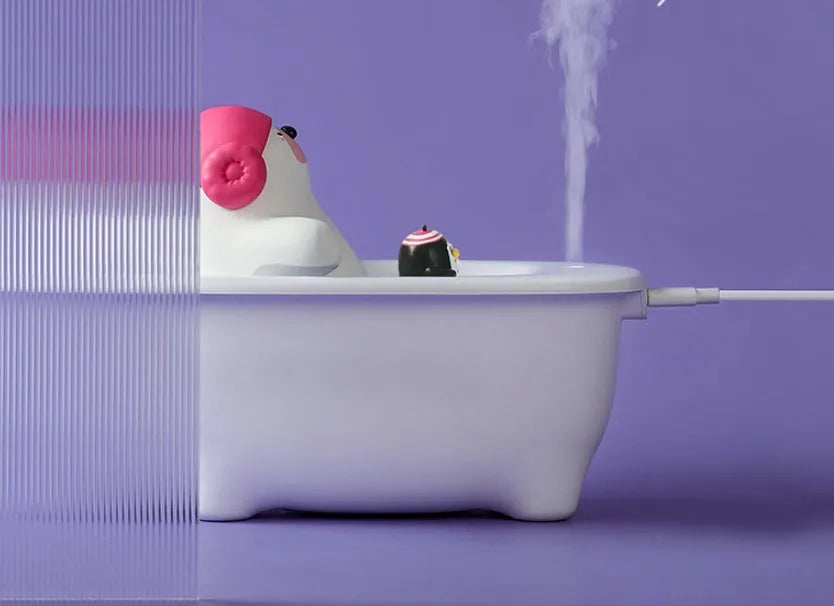 White USB desktop air humidifier with large water tank and mist nozzle