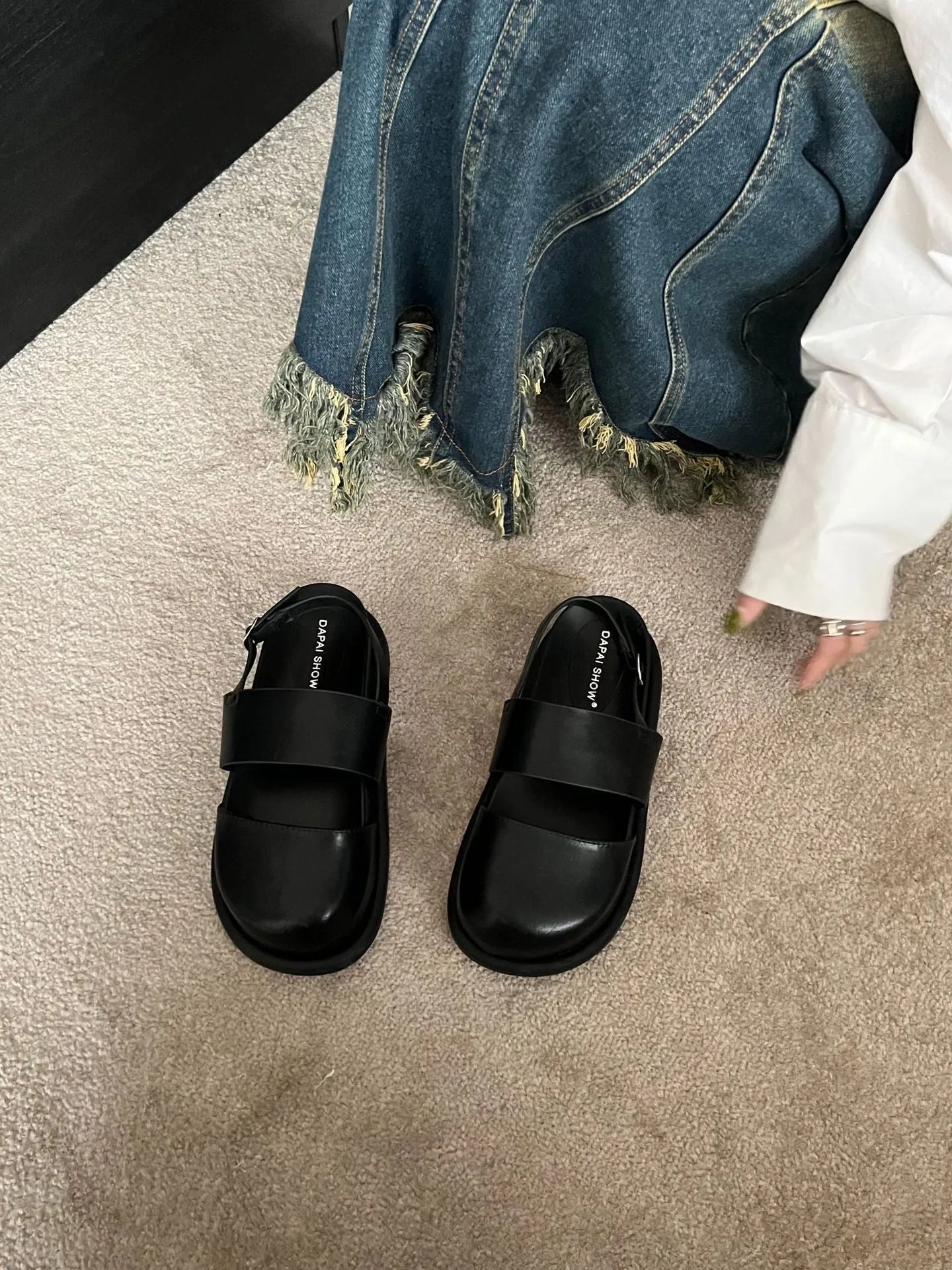 Korean retro sandals with closed toe design and adjustable ankle strap buckle