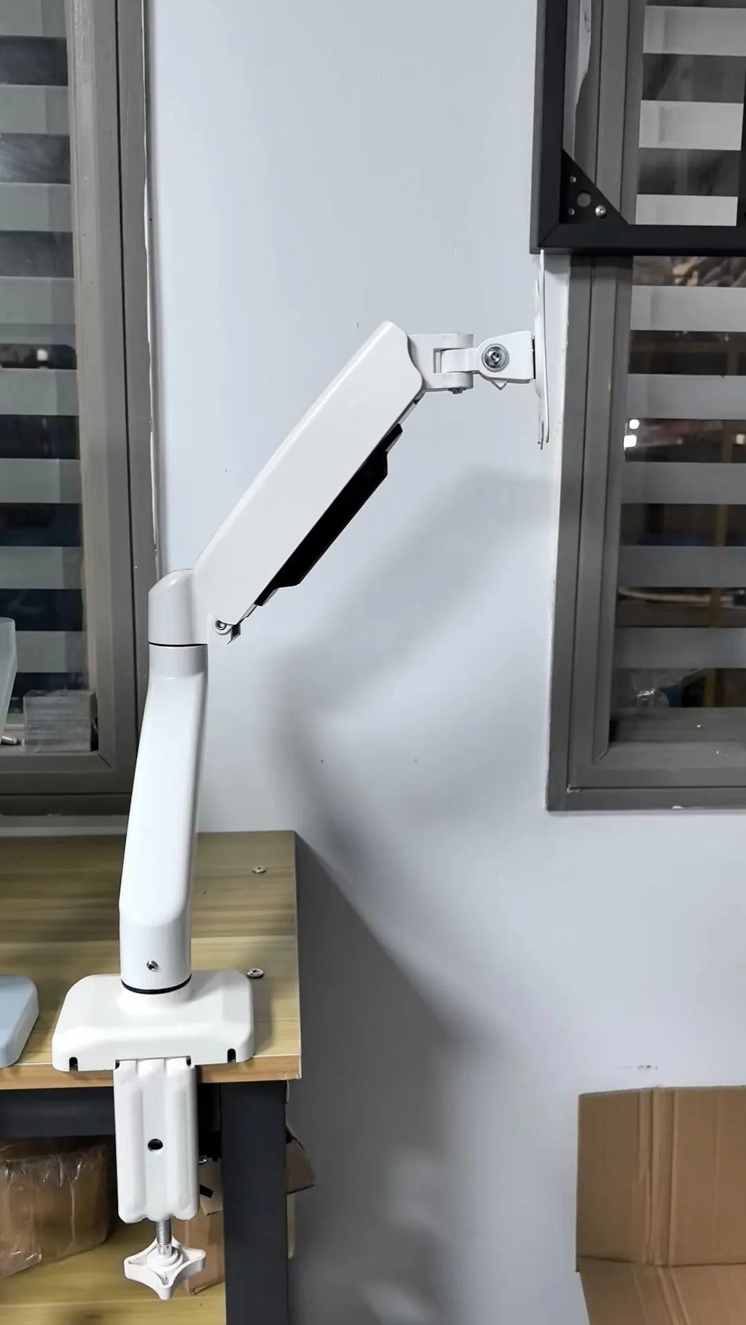 Black rotating telescopic LCD screen bracket showing height adjustment and rotation mechanism