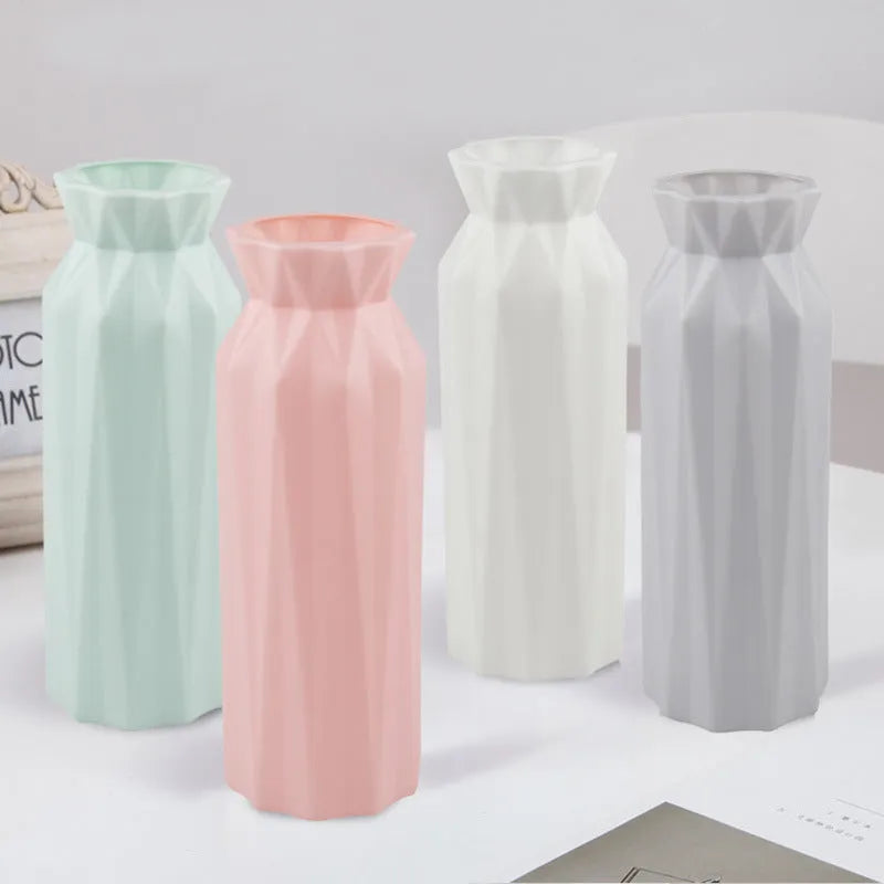 Drop-resistant plastic melamine vase in green, grey, pink, or white colours with 7.2cm base diameter